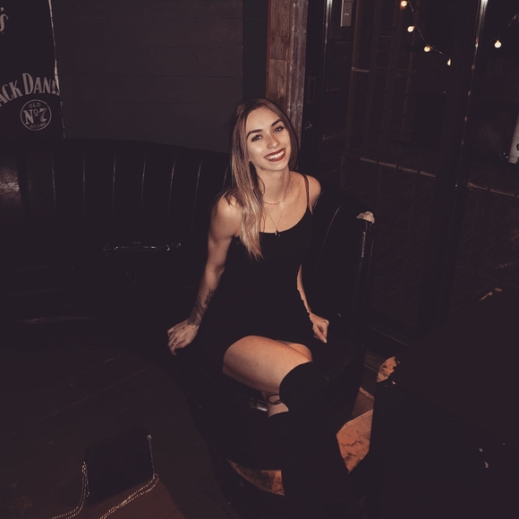 Meet your Posher, Flavie - Picture 1 of 1